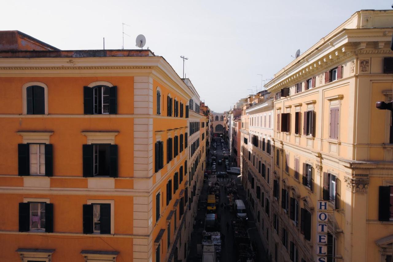 Square Inn, Rome